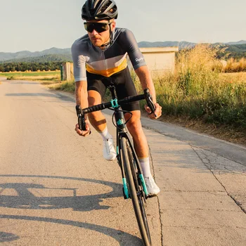 2020 najnovejši kratek sleeve kolesarjenje jersey kratek sleeve kolesarjenje obrabe Italija tkanine z najboljšo kakovost z italijo band hlačnice